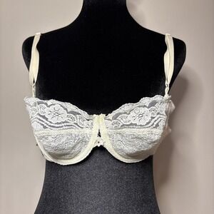 Vintage Rigby & Peller Lace Bra – Royal Warrant Lingerie (c. 1970s–1980s) 34C